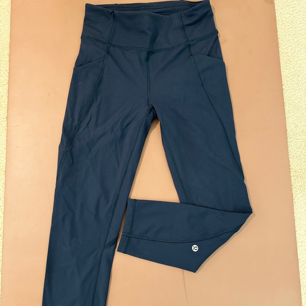 7/8 Lululemon navy blue size 6!!!!!